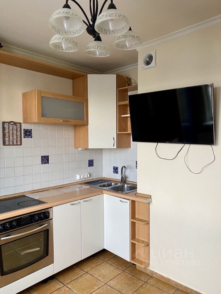 Продажа 2-комн квартиры на вторичном рынке Осенняя улица, 14