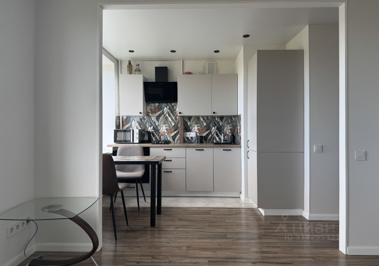 Аренда 2-комн квартиры на вторичном рынке Институтский проспект, 25