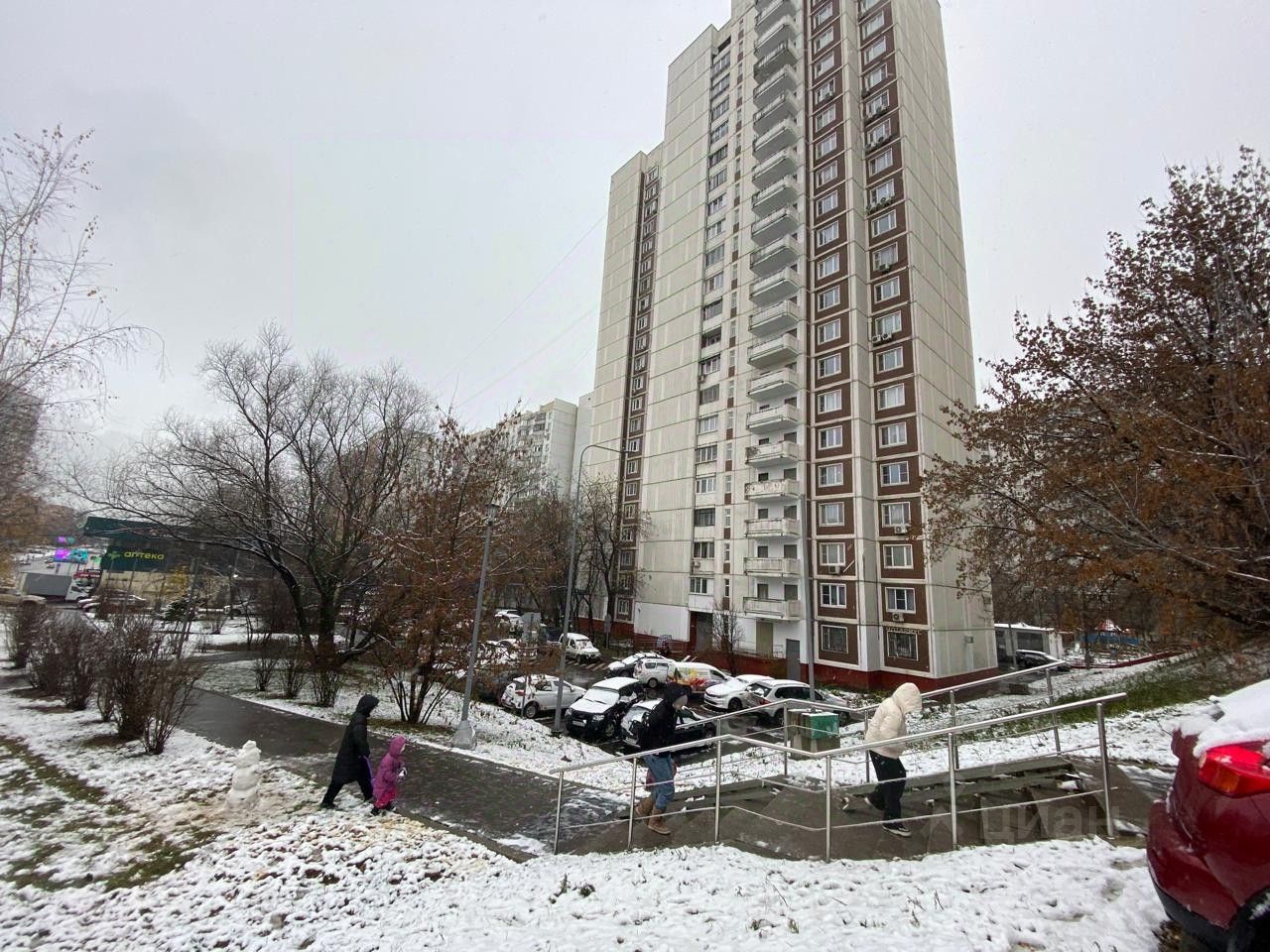 Продажа 3-комн квартиры на вторичном рынке Пролетарский проспект, 21К2