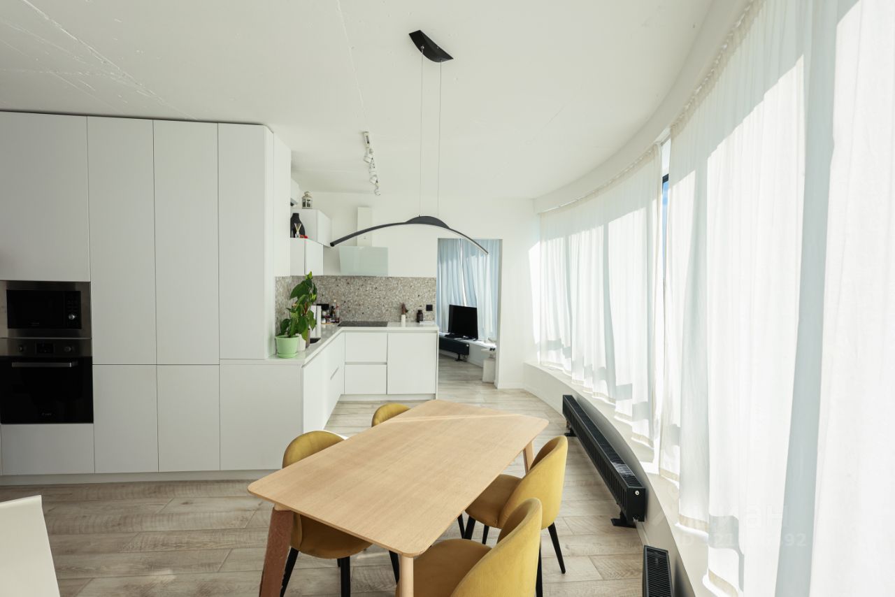 Продажа 4-комн квартиры на вторичном рынке Лабораторный проспект, 23