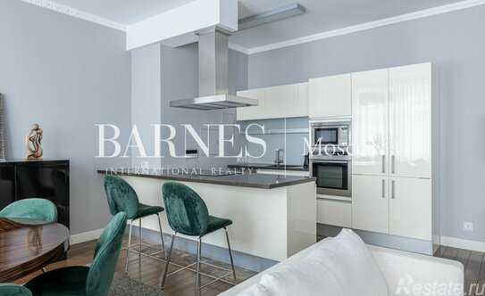 Аренда 3-комн квартиры на вторичном рынке Колобовский 1-й пер,  д. 14