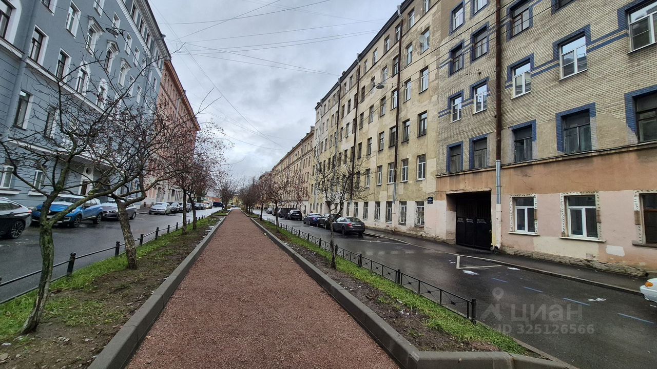 Продажа 3-комн квартиры на вторичном рынке 14-я Васильевского острова линия, 97