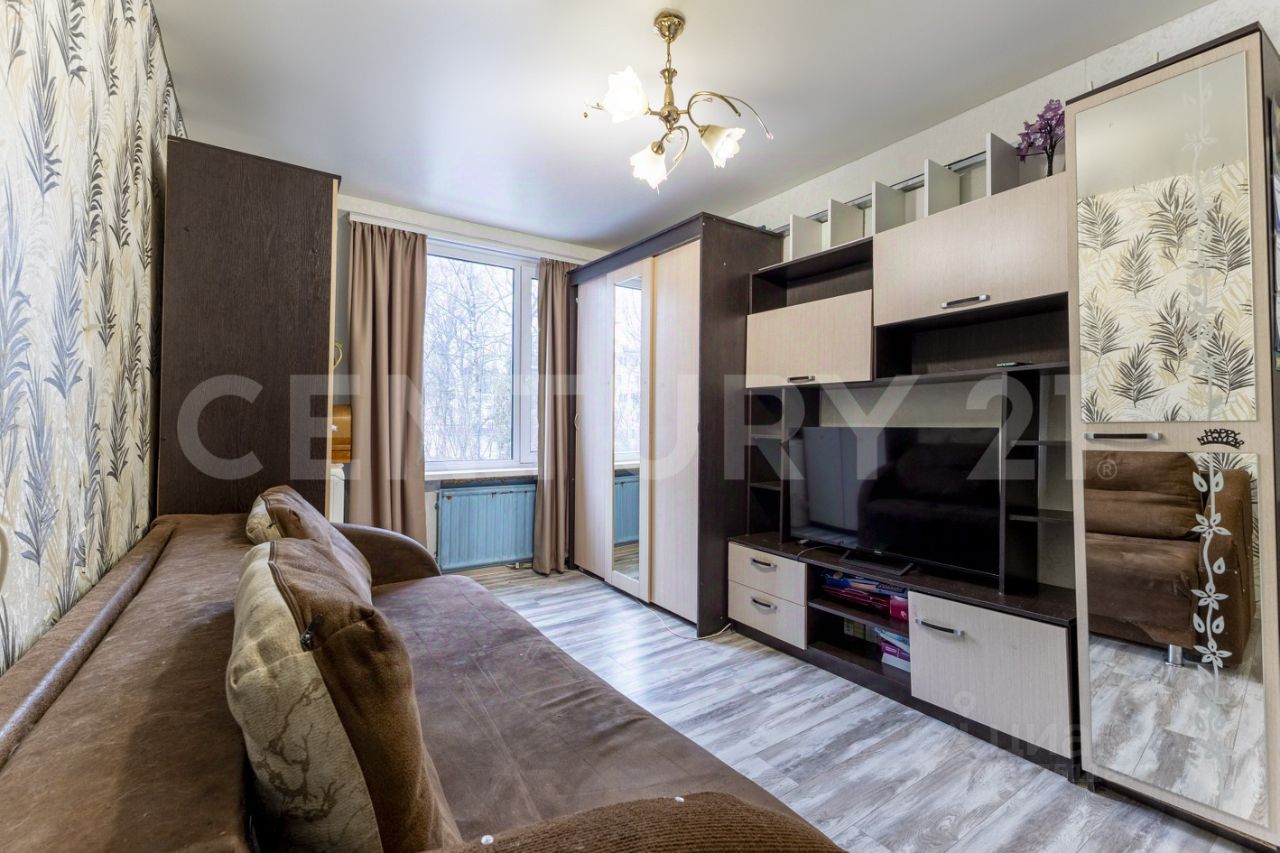 Продажа 3-комн квартиры на вторичном рынке Колпино, улица Адмиралтейская, 25