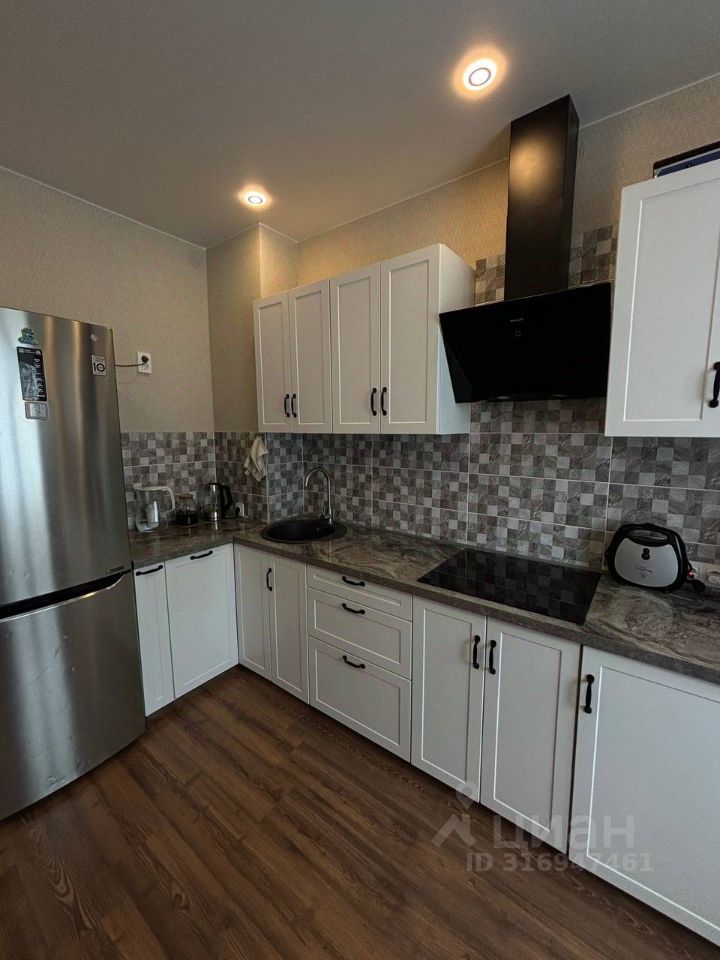 Продажа 1-комн квартиры на вторичном рынке Голубое пгт, улица Трехсвятская, 6