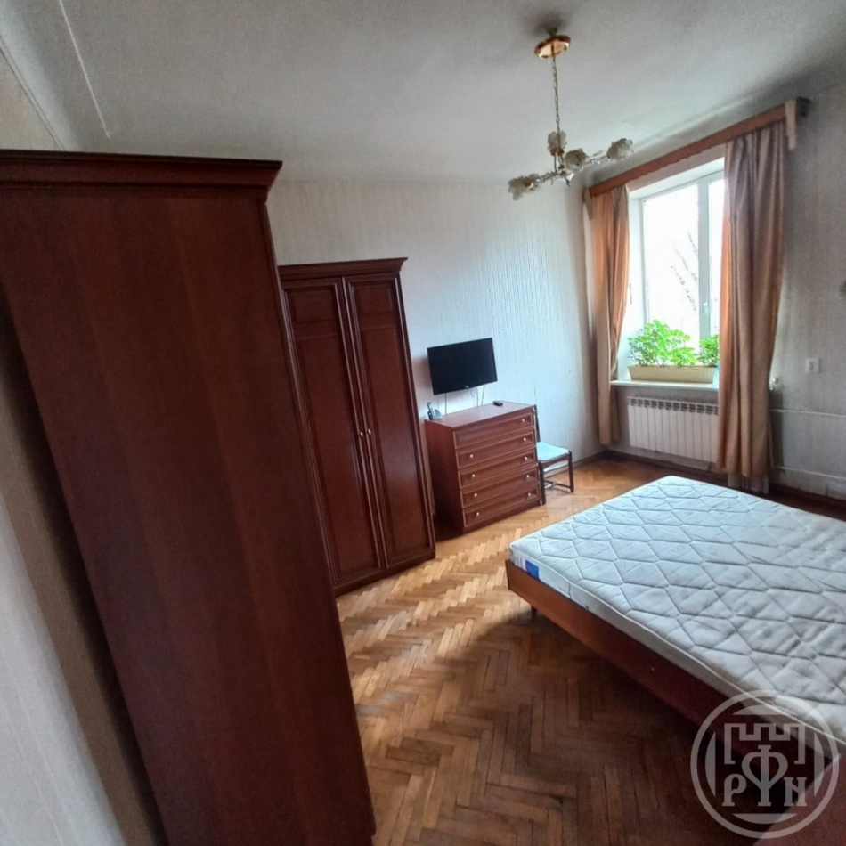 Продажа 3-комн квартиры на вторичном рынке Большая Монетная ул. ,  д. 30