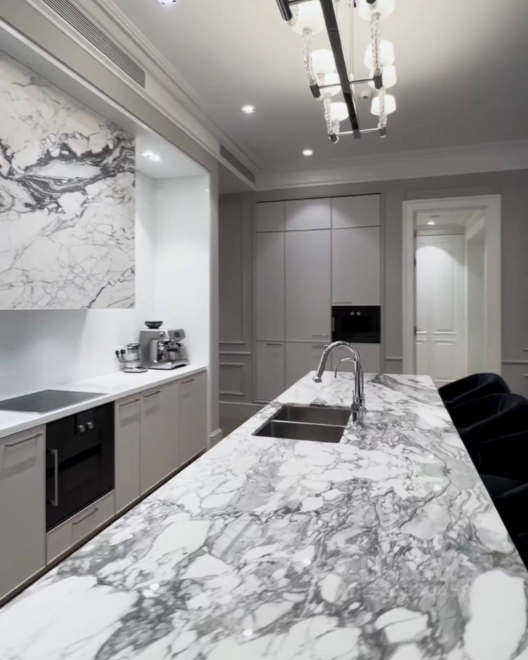 Продажа 3-комн квартиры на вторичном рынке Малая Бронная улица, 15Б