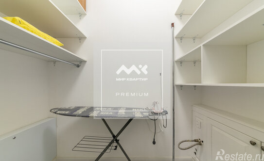 Продажа 3-комн квартиры на вторичном рынке Еленинская улица,  д. 24