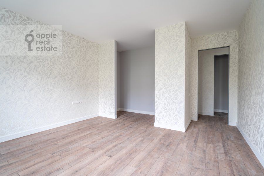 Продажа 3-комн квартиры на вторичном рынке улица Космонавта Волкова, 5Б