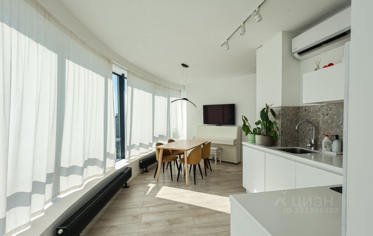 Продажа 4-комн квартиры на вторичном рынке Лабораторный проспект, 23