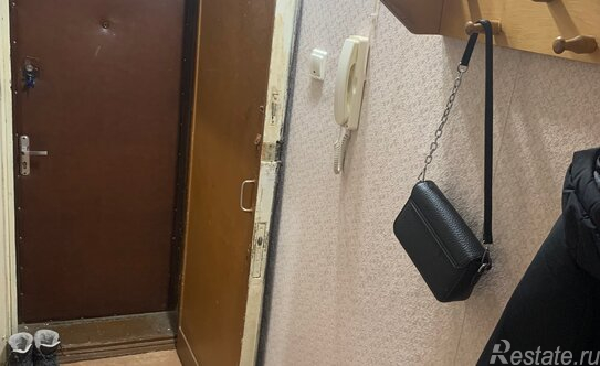 Продажа 1-комн квартиры на вторичном рынке Декабристов пер,  д. 8