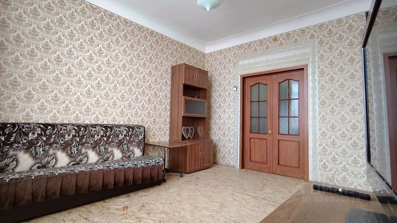 Продажа 2-комн квартиры на вторичном рынке Пикалево г., улица Строительная, 36