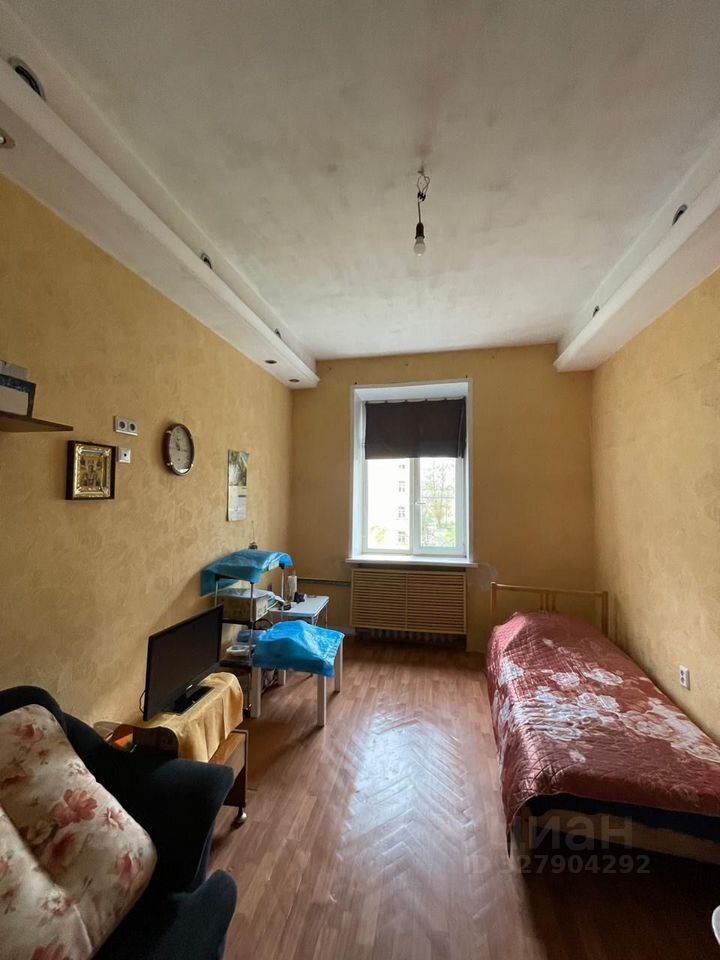 Продажа 4-комн квартиры на вторичном рынке улица Александра Ульянова, 12