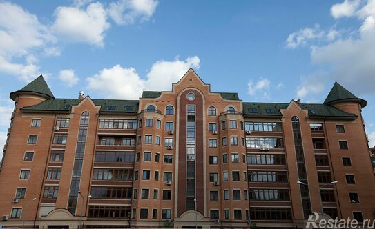 Продажа 2-комн квартиры на вторичном рынке Международный, ул Береговая,  д. 1А