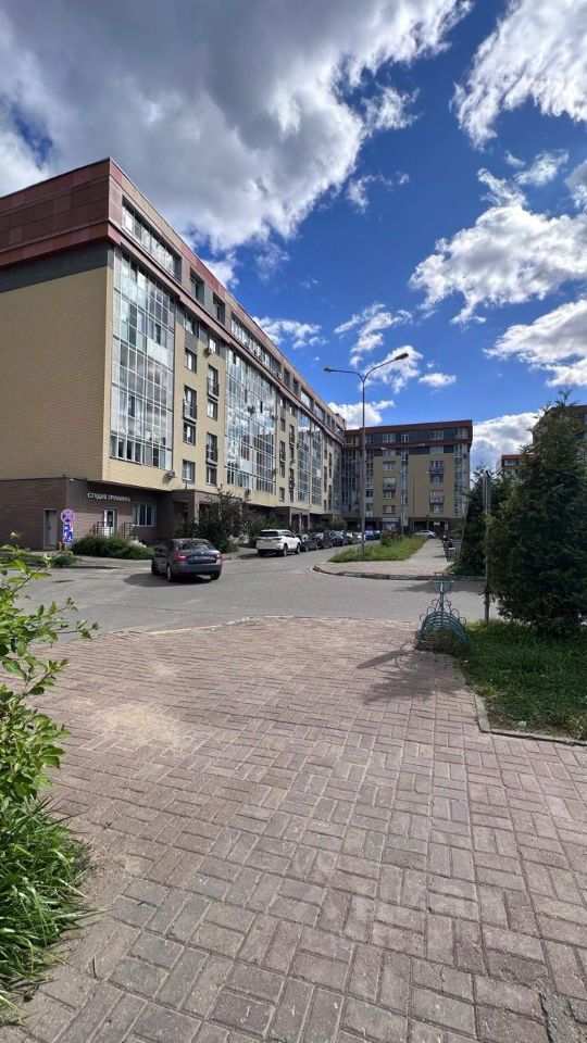 Продажа 2-комн квартиры на вторичном рынке Нахабино пгт, улица Белобородова, 8