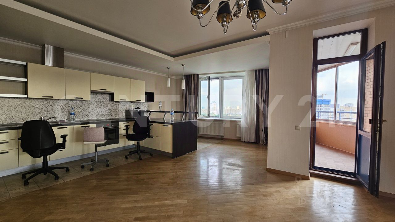 Продажа 4-комн квартиры на вторичном рынке улица Архитектора Власова, 8
