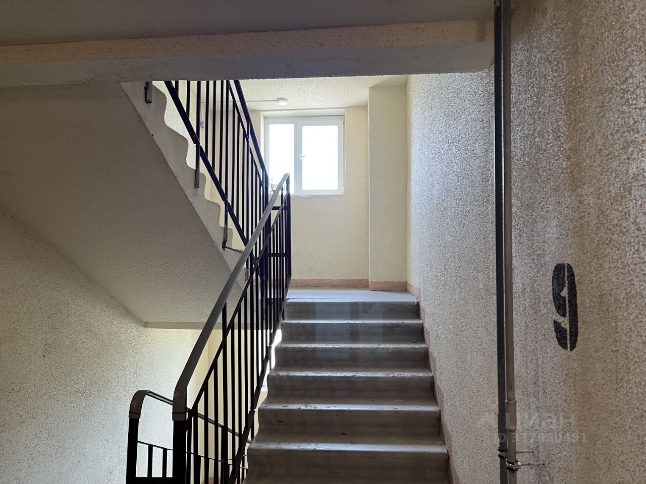 Продажа 2-комн квартиры на вторичном рынке Имени Свердлова пгт, проезд Западный, 10