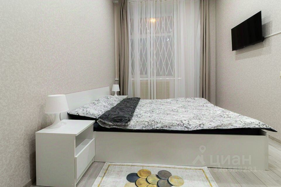 Продажа 2-комн квартиры на вторичном рынке улица Типанова, 3