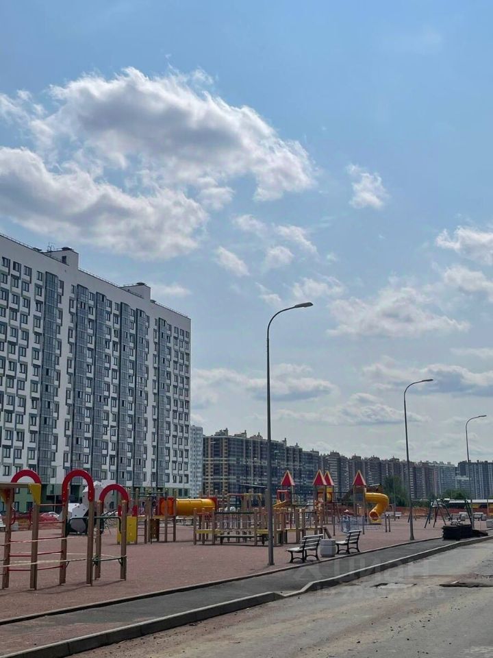 Продажа 1-комн квартиры на вторичном рынке пос. Бугры, улица Тихая, 19
