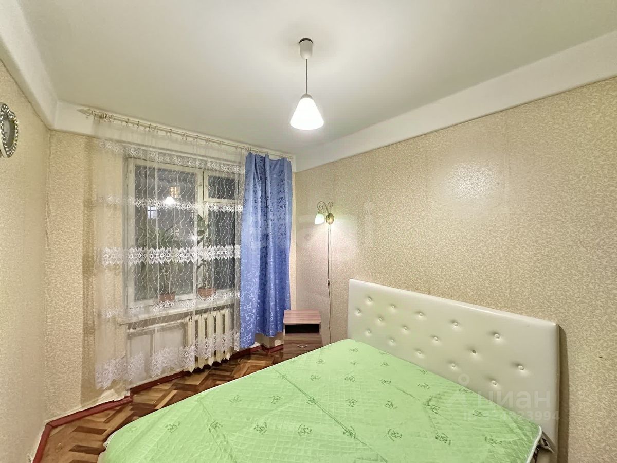 Продажа 3-комн квартиры на вторичном рынке Новоизмайловский проспект, 17