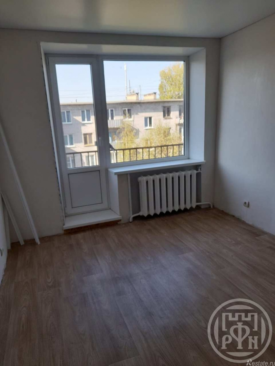 Продажа 3-комн квартиры на вторичном рынке Сланцы г., Баранова ул. ,  д. 4,  к. 1