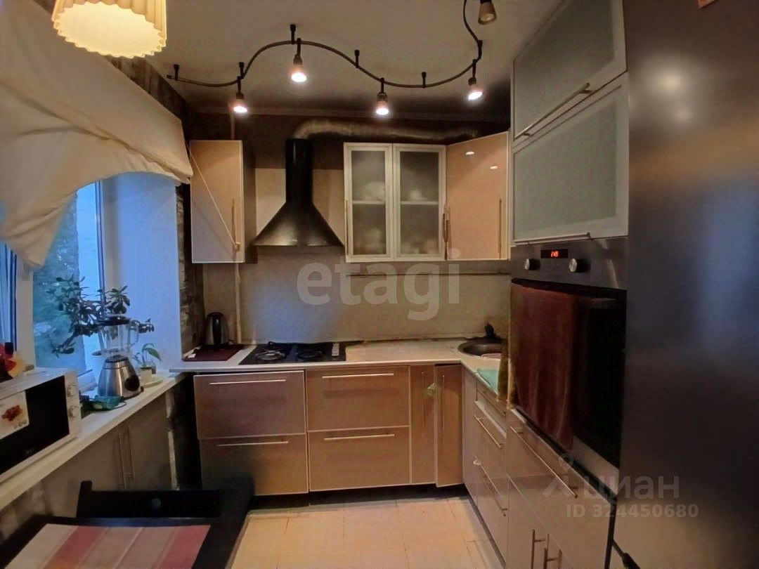 Продажа 1-комн квартиры на вторичном рынке Волхов, Волгоградская улица, 9