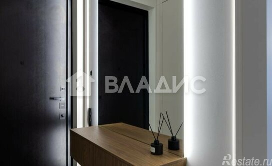 Продажа 3-комн квартиры на вторичном рынке улица Академика Челомея