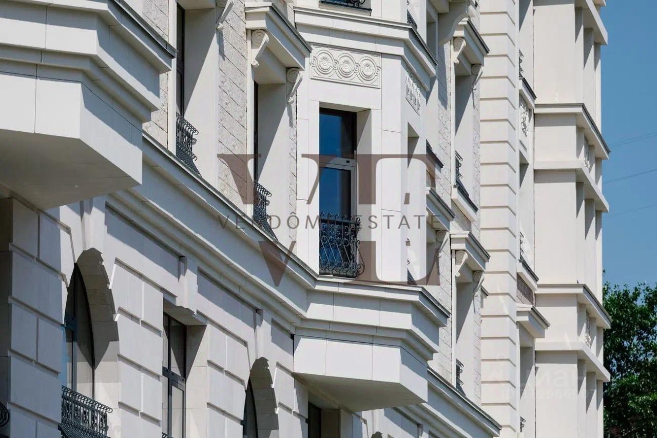 Продажа 4-комн квартиры на вторичном рынке Погодинская улица, 2