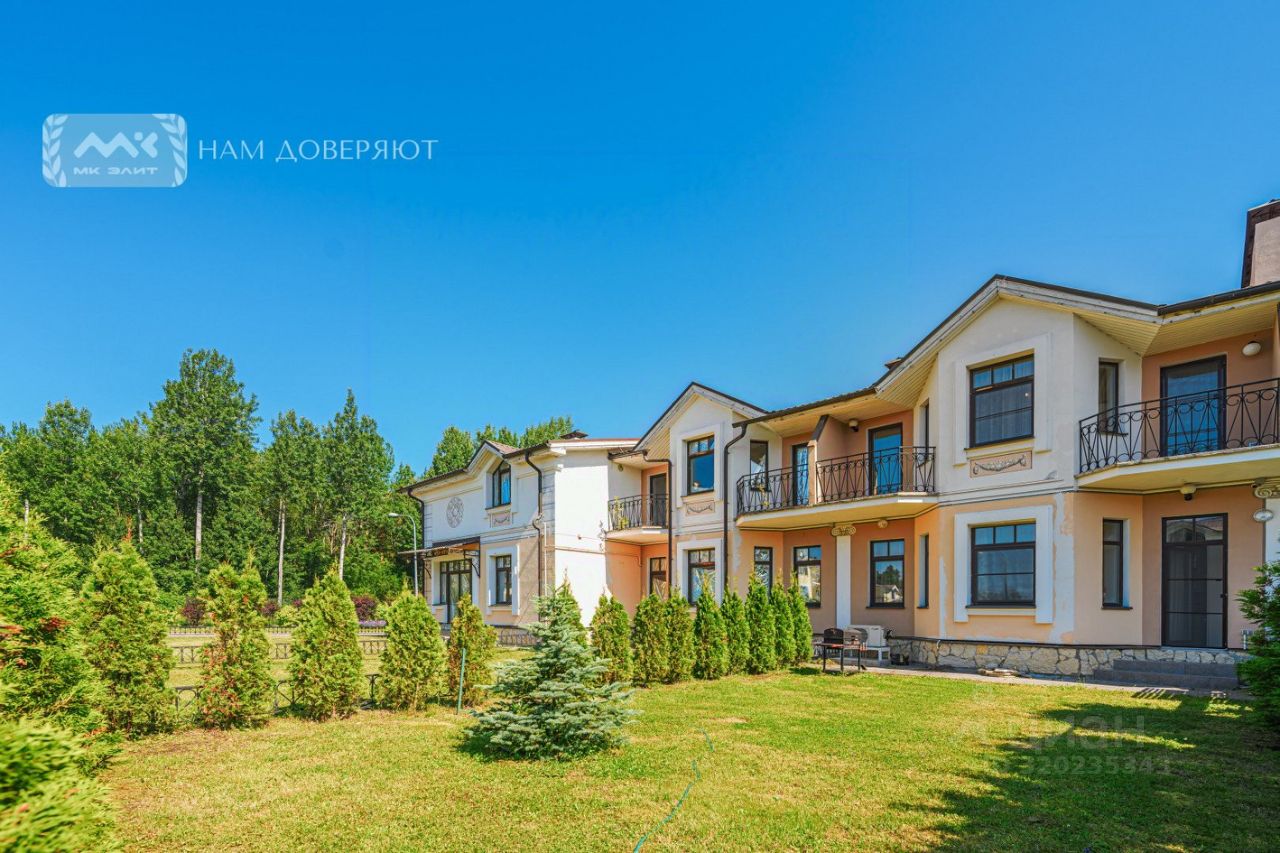 Продажа 3-комн квартиры на вторичном рынке пос. Солнечное, Средняя улица, 8к2