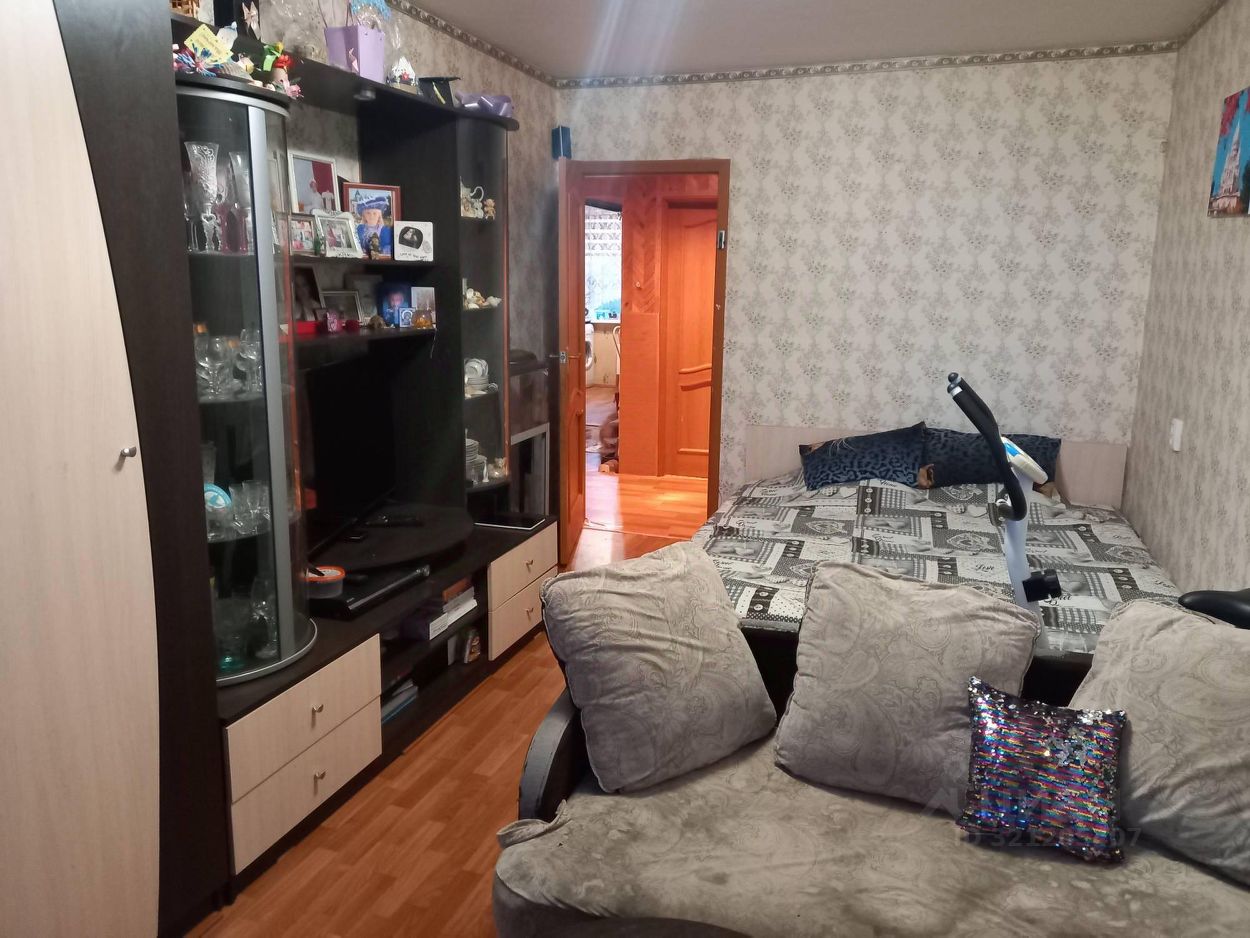 Продажа 3-комн квартиры на вторичном рынке д. Большие Колпаны, улица 30 лет Победы, 5