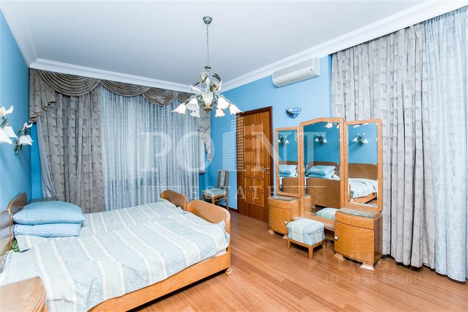 Продажа 4-комн квартиры на вторичном рынке Зубовский проезд, 1