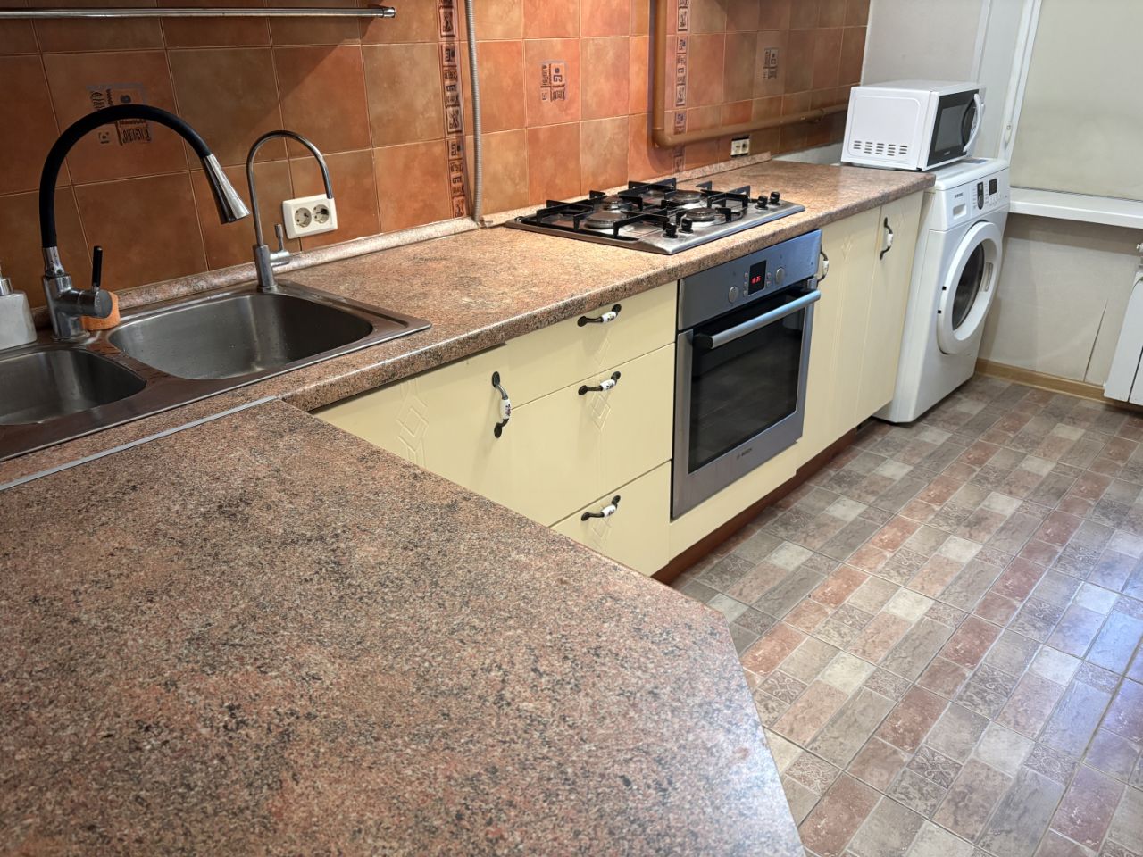 Продажа 2-комн квартиры на вторичном рынке улица Металлургов, 8/20