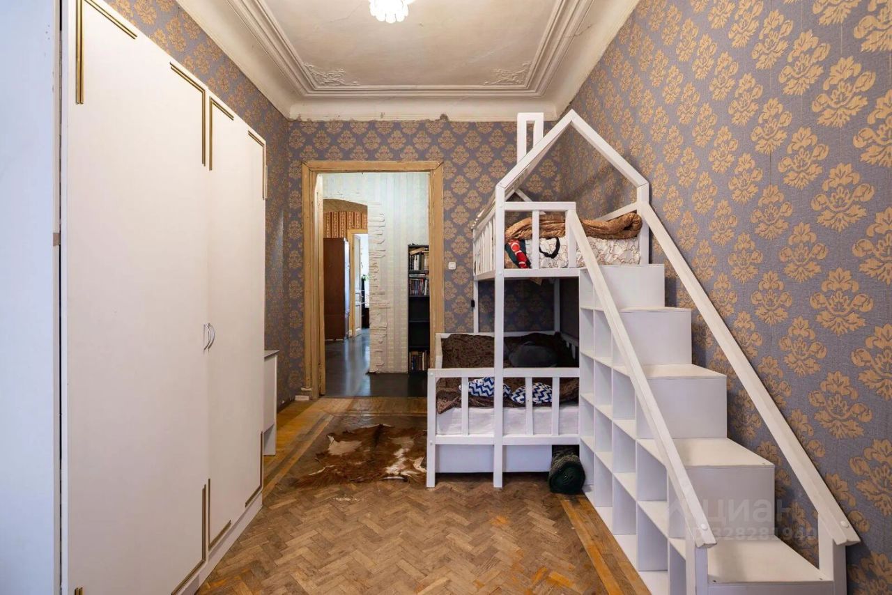 Продажа 5-комн квартиры на вторичном рынке Мытнинская улица, 15