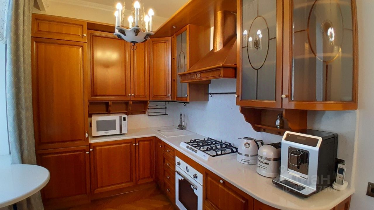 Аренда 3-комн квартиры на вторичном рынке Университетский проспект, 9