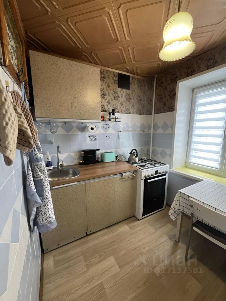 Продажа 4-комн квартиры на вторичном рынке 1-й кв-л, 5-й мкр,  д. 4