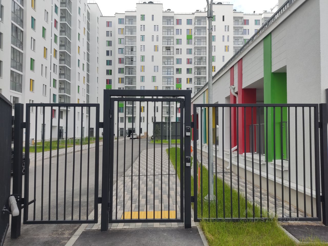 Продажа 3-комн квартиры на вторичном рынке пос. Шушары, улица Чудовская, 14к1