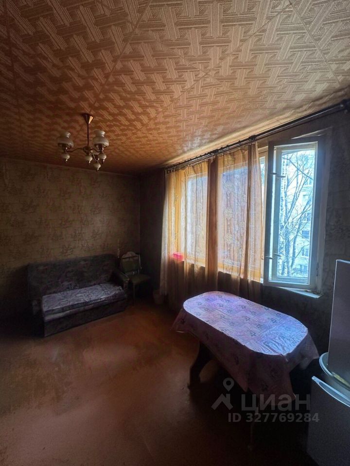 Продажа 2-комн квартиры на вторичном рынке улица Маршала Захарова, 27К2