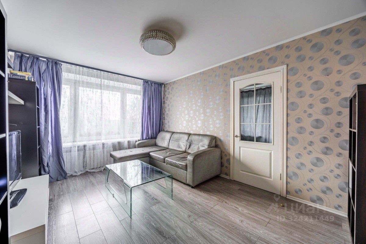 Продажа 3-комн квартиры на вторичном рынке Меншиковский проспект, 1