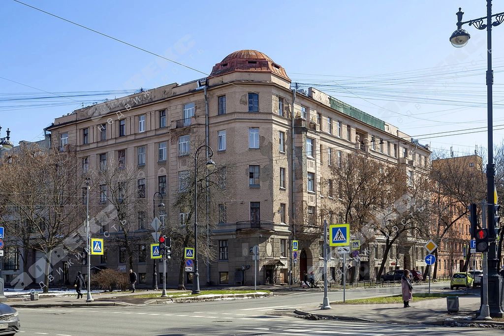 Продажа 6-комн квартиры на вторичном рынке 14-я Васильевского острова линия, 11/38