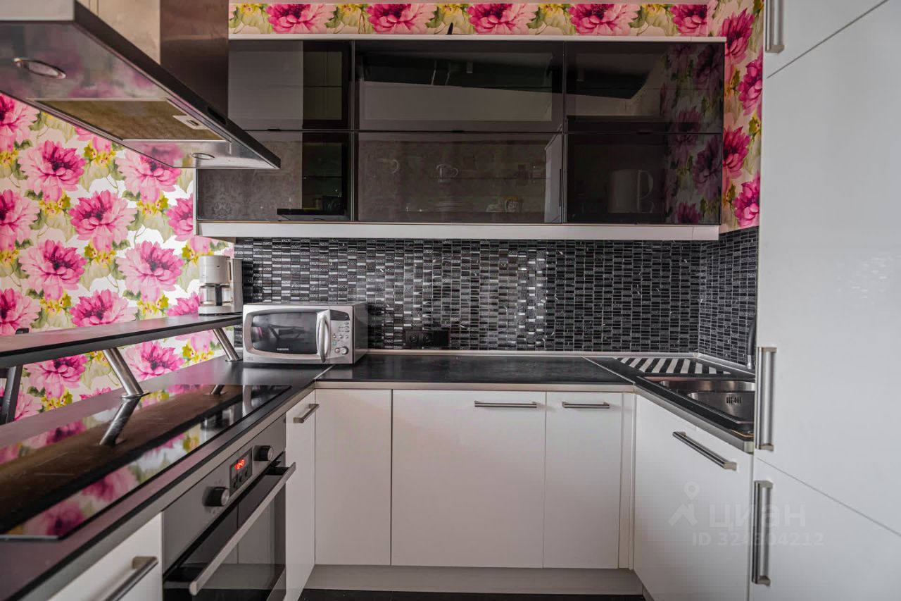 Продажа 1-комн квартиры на вторичном рынке Шуваловский проспект, 37к1