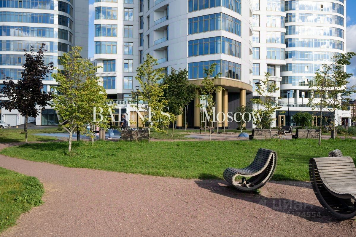 Продажа 4-комн квартиры на вторичном рынке Ждановская улица, 45