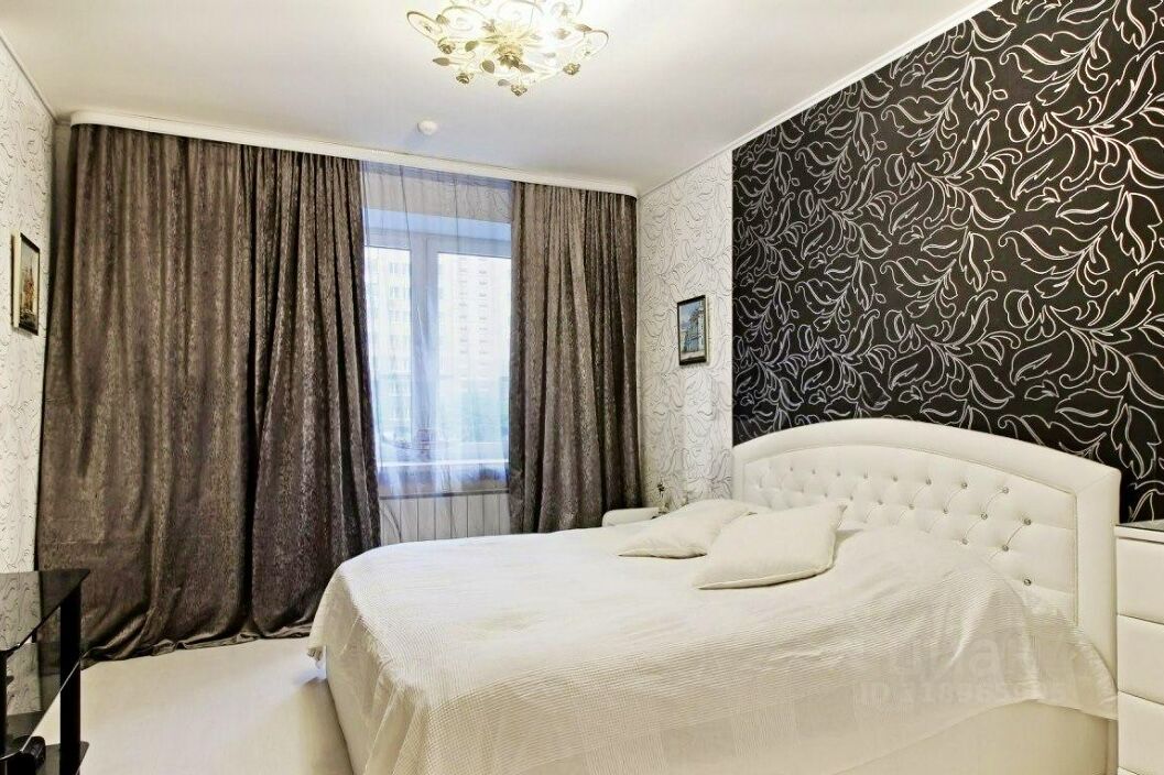 Продажа 2-комн квартиры на вторичном рынке улица Оптиков, 52к2В