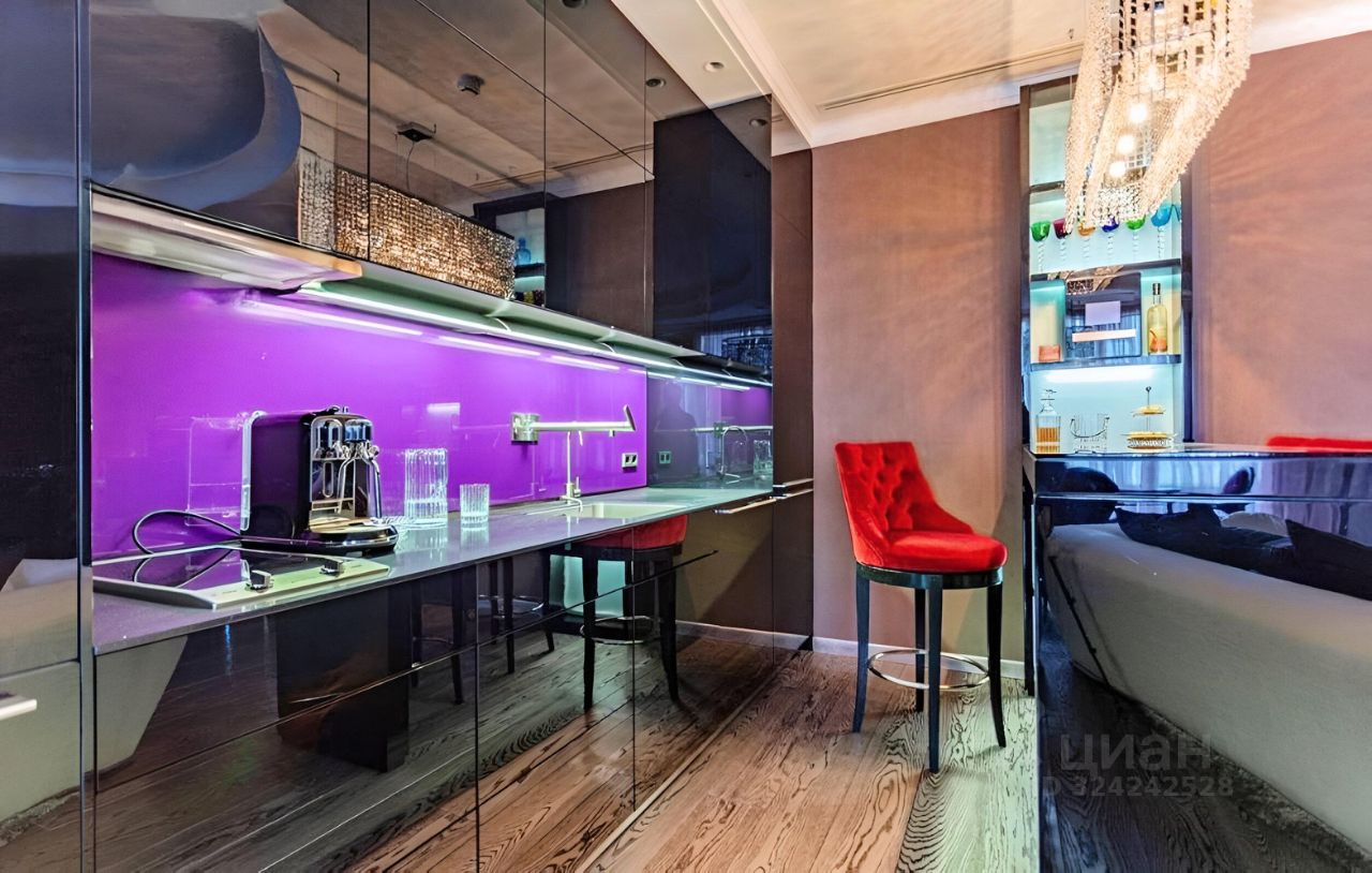 Продажа 3-комн квартиры на вторичном рынке 2-я Брестская улица, 46С1