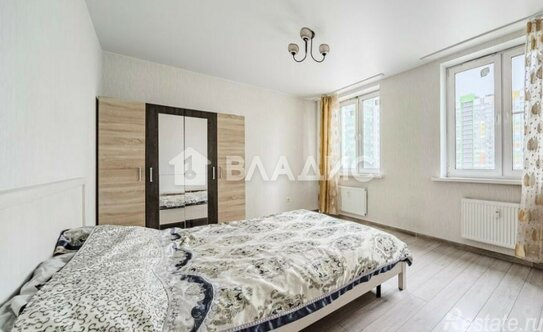 Продажа 2-комн квартиры на вторичном рынке Мурино г, Петровский б-р,  д. 12 к2