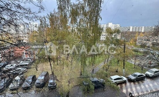 Продажа 2-комн квартиры на вторичном рынке улица Авиаторов,  д. 16