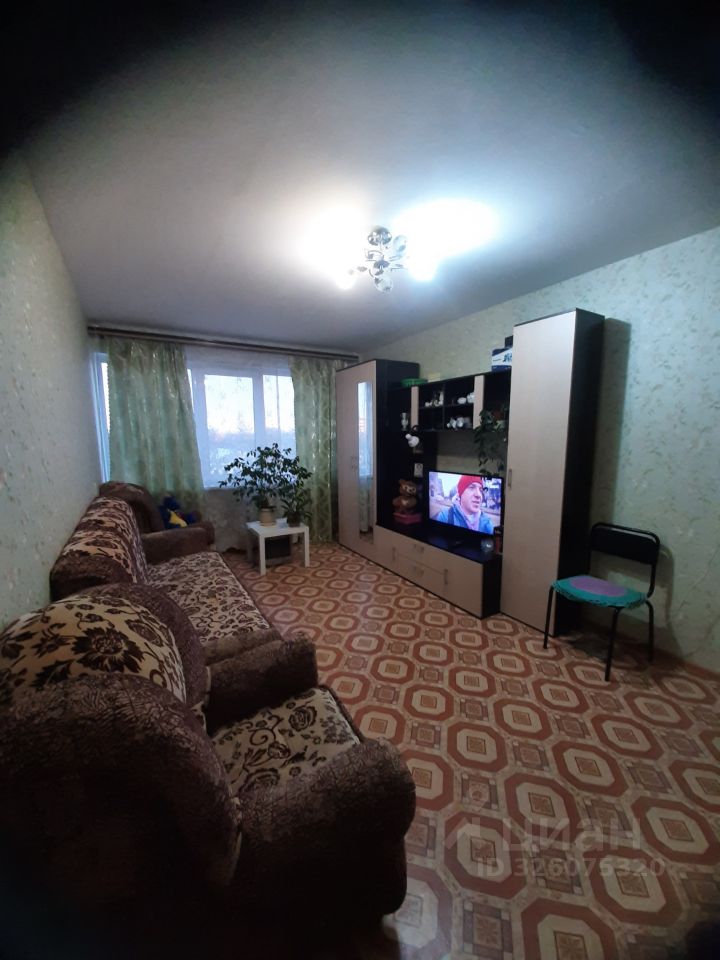 Продажа 3-комн квартиры на вторичном рынке Коммунар г., улица Школьная, 24
