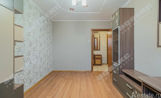 Продажа 3-комн квартиры на вторичном рынке улица Маршала Захарова,  д. 17 к2