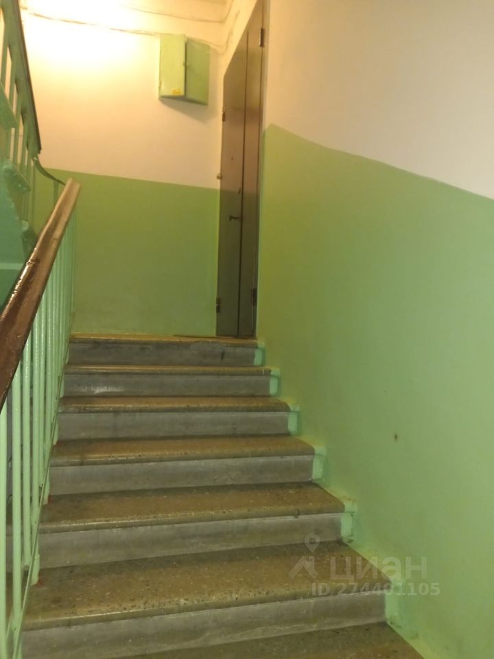 Продажа 3-комн квартиры на вторичном рынке пос. Металлострой, Центральная улица, 11