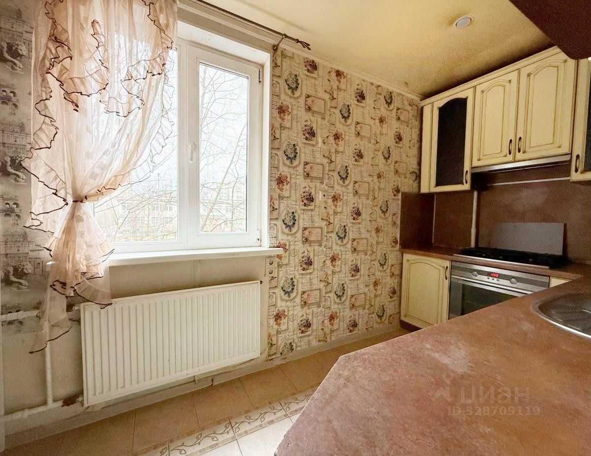 Продажа 3-комн квартиры на вторичном рынке Загребский бульвар, 31/5