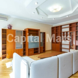 Аренда 4-комн квартиры на вторичном рынке Зачатьевский 1-й пер,  д. 4