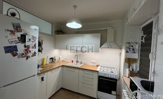 Продажа 2-комн квартиры на вторичном рынке 60-летия Октября пр-кт,  д. 18,  к. 1